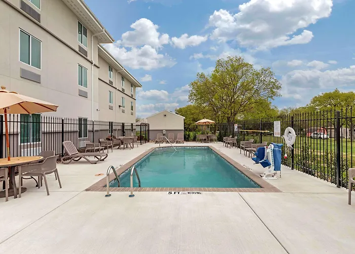 Best Hotels Near Sight and Sound Lancaster