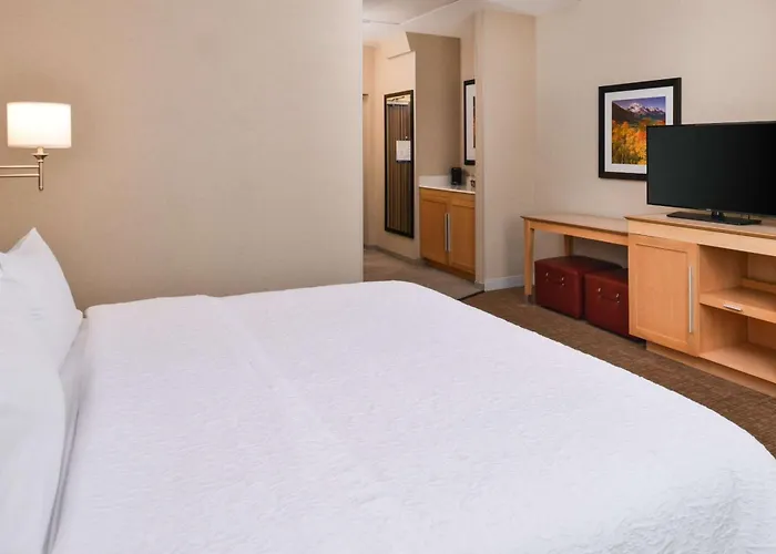 Top Hotels Near Denver Federal Center