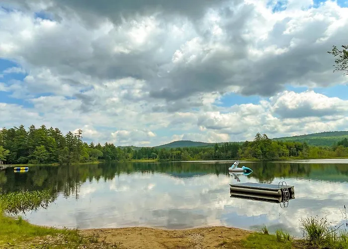 Best Hotels Near Hilldale Mall, Madison